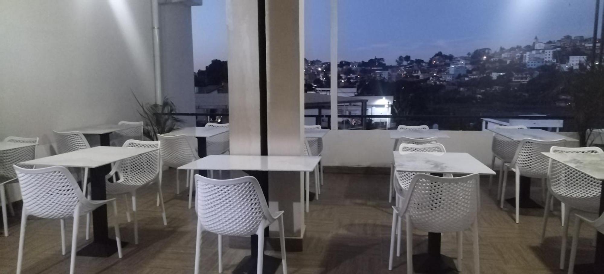 Milestone City Appartements - Avec Restaurant - Sans Coupure D'Electricite - Vues Imprenables Антананариву Экстерьер фото